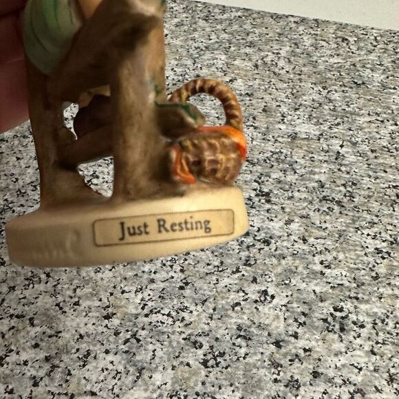 Hummel Goebel Girl “Just Resting” Porcelain Figurine Circa 1960 Vintage TMK 4 - Picture 6 of 11
